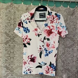 Express Fitted Button Down Floral Polo Shirt White and Pink Short Sleeve Size XS